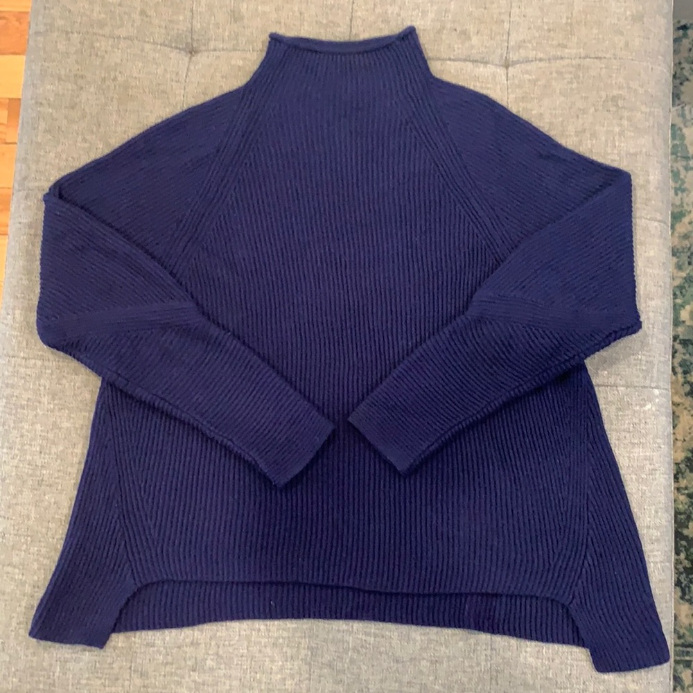 ELIE TAHARI sweater. No flaws
